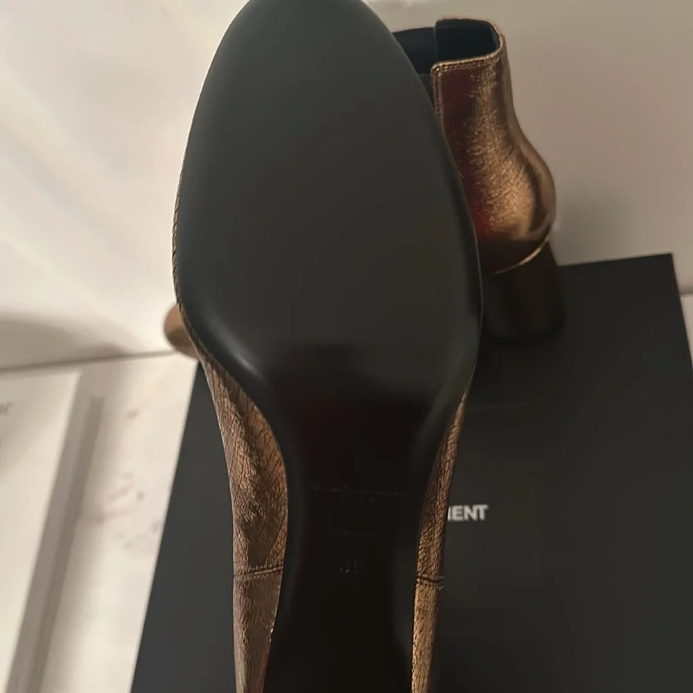 RARE Saint Laurent mid-heel leather boot in super crack/nero lucido.  Size 9 - Picture 4 of 9